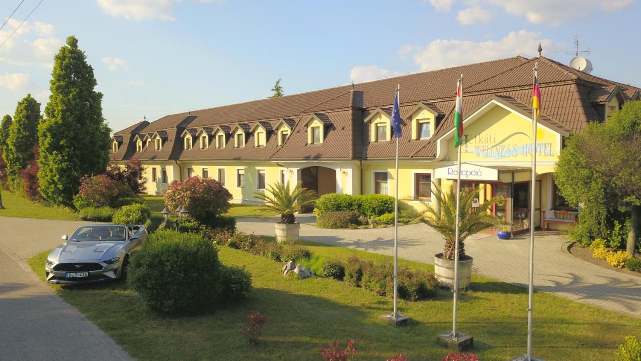 Hetkuti Wellness Hotel Мор Экстерьер фото