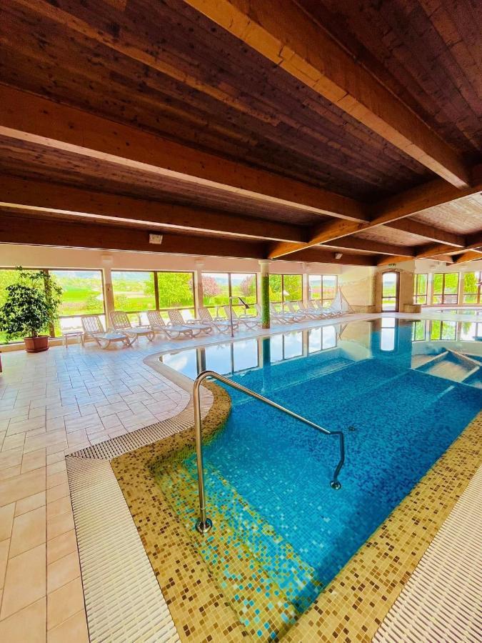 Hetkuti Wellness Hotel Мор Экстерьер фото