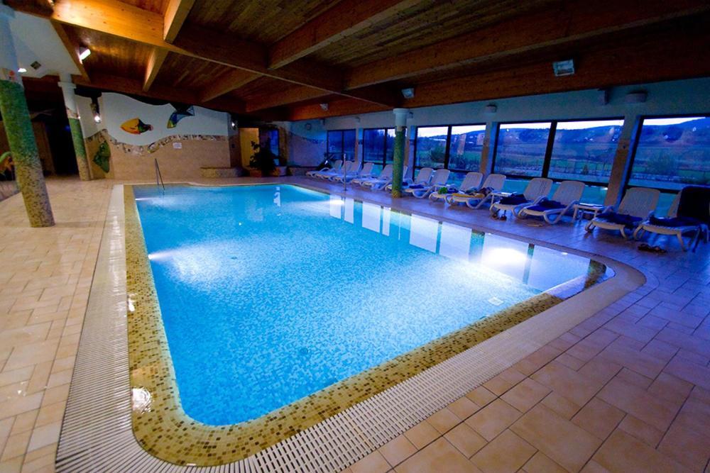 Hetkuti Wellness Hotel Мор Экстерьер фото