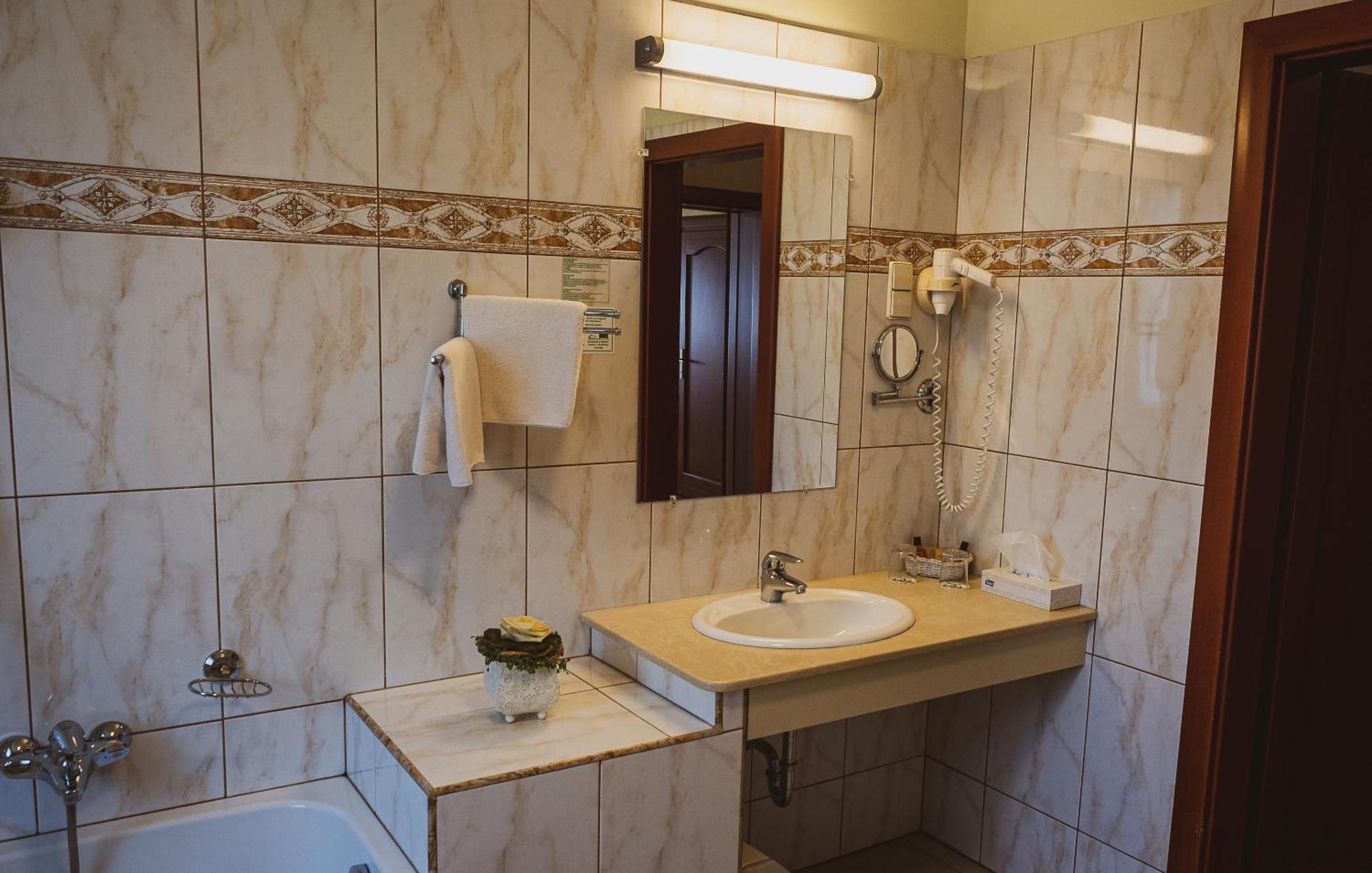 Hetkuti Wellness Hotel Мор Экстерьер фото