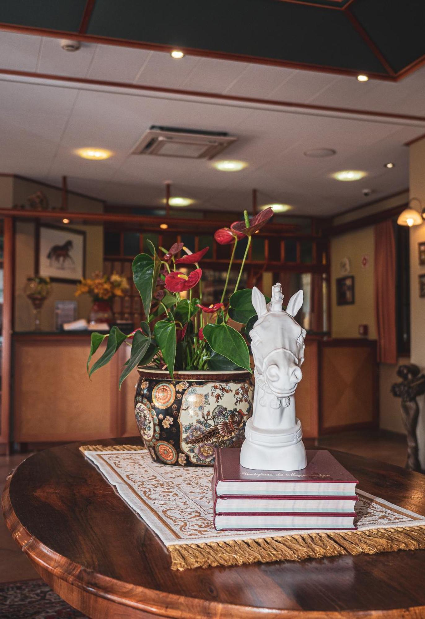 Hetkuti Wellness Hotel Мор Экстерьер фото