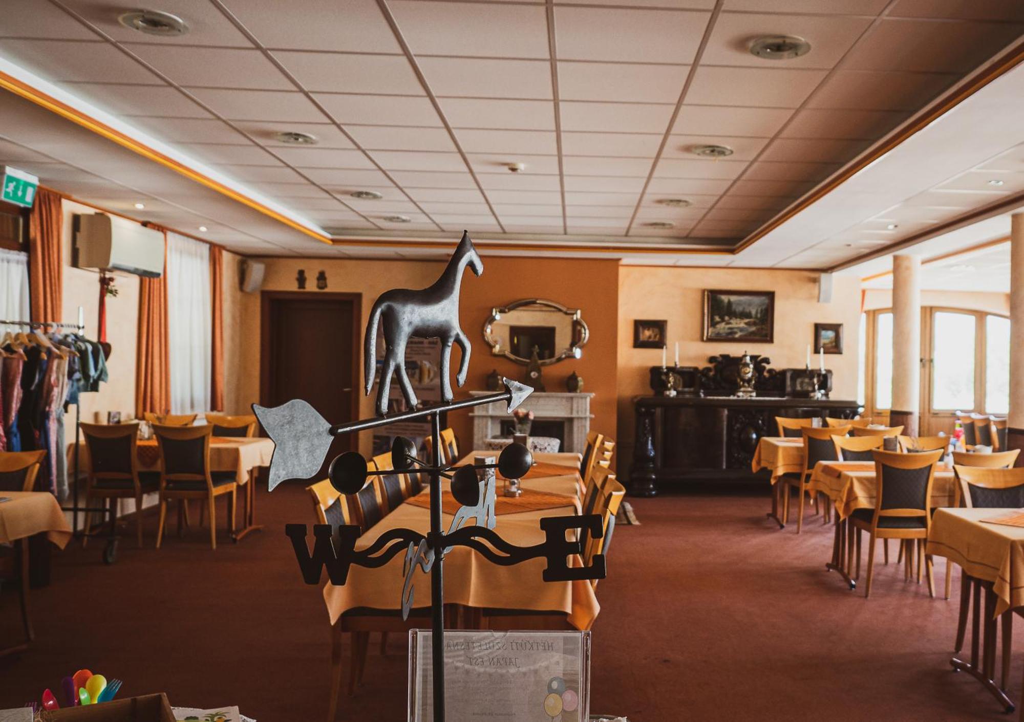 Hetkuti Wellness Hotel Мор Экстерьер фото