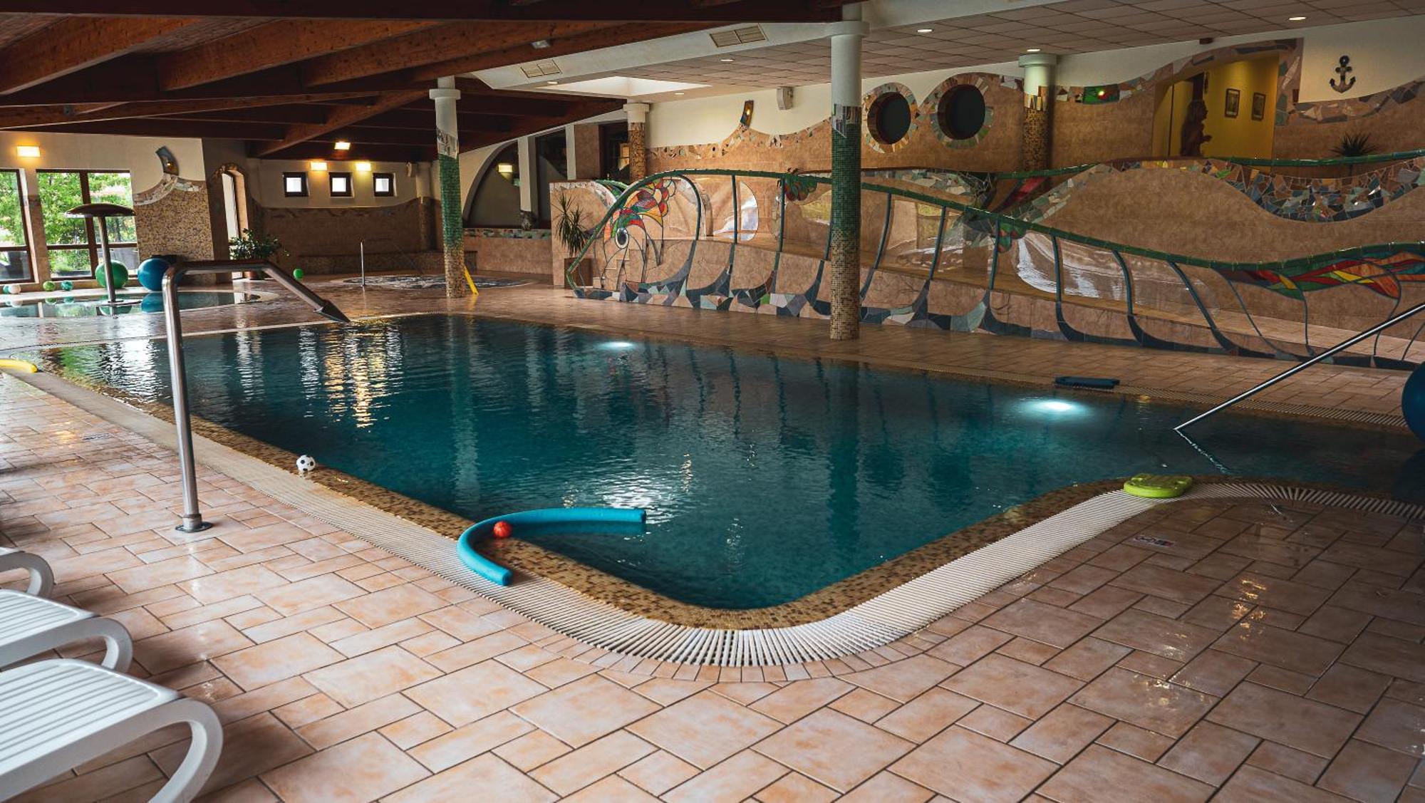 Hetkuti Wellness Hotel Мор Экстерьер фото