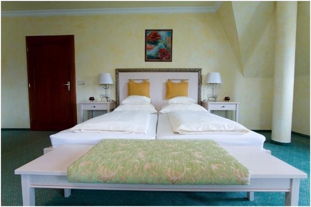 Hetkuti Wellness Hotel Мор Экстерьер фото